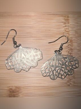 🎊JEWELRY SALE🎊Silver Plated Earrings